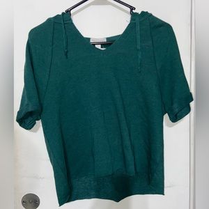 Tilly’s cropped green hoodie sweater. Size Medium brand new never worn.